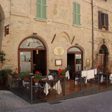 Oro Rosso Hotel Ristorante Монтефалько Екстер'єр фото