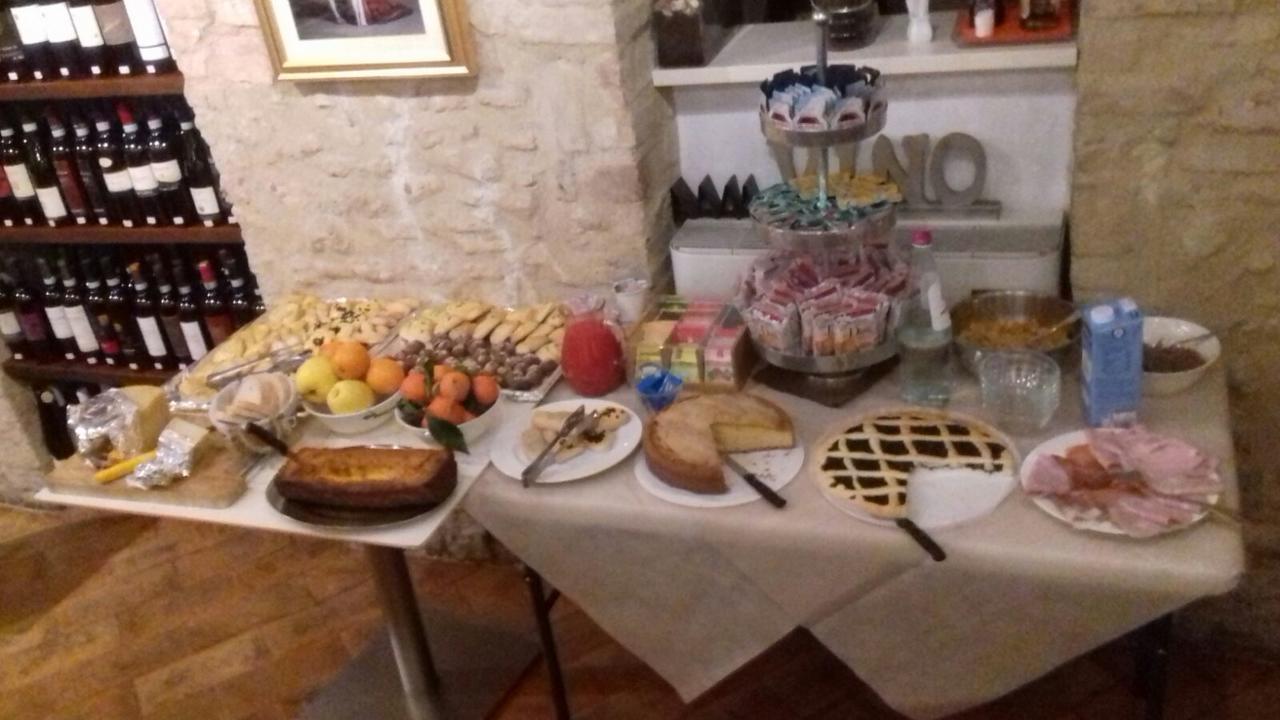 Oro Rosso Hotel Ristorante Монтефалько Екстер'єр фото